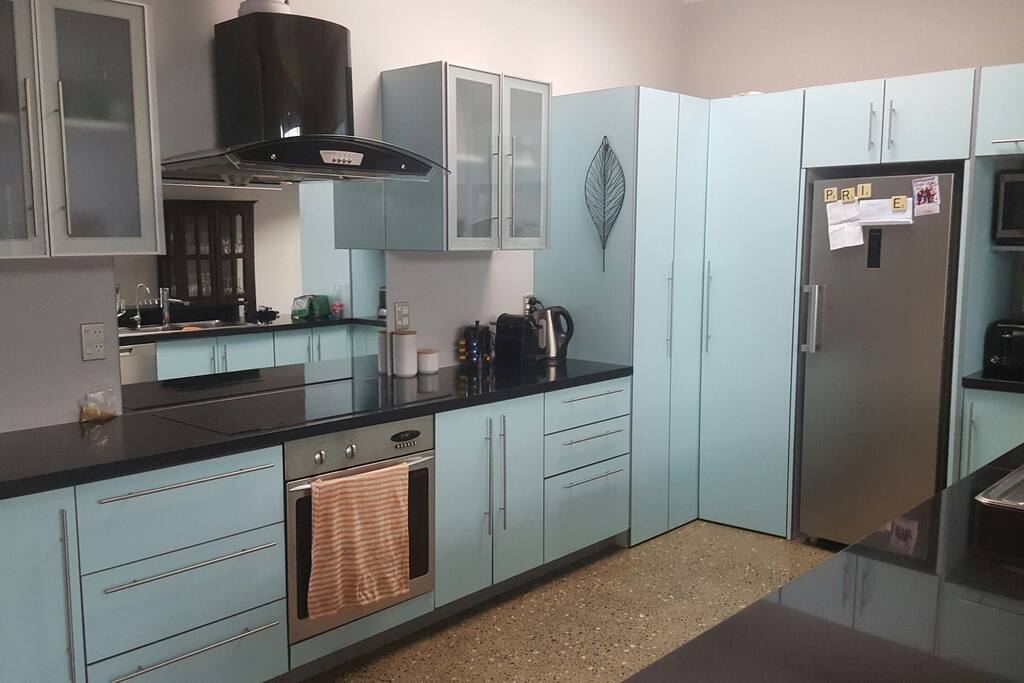 Well eqquiped kitchen to cook up a storm
