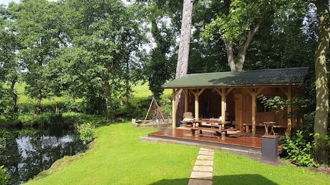 Entire Lodge at Chained Oak B&B - Alton