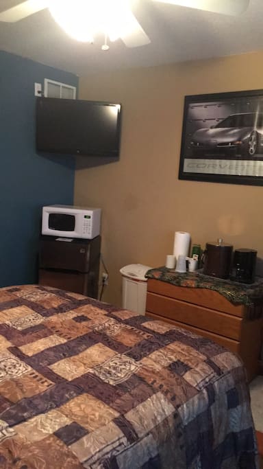 Tv with all channels microwave fridge /freezer
