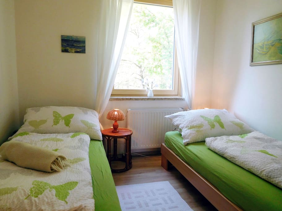 2. Schlafzimmer mit Blick auf den Lendkanal
