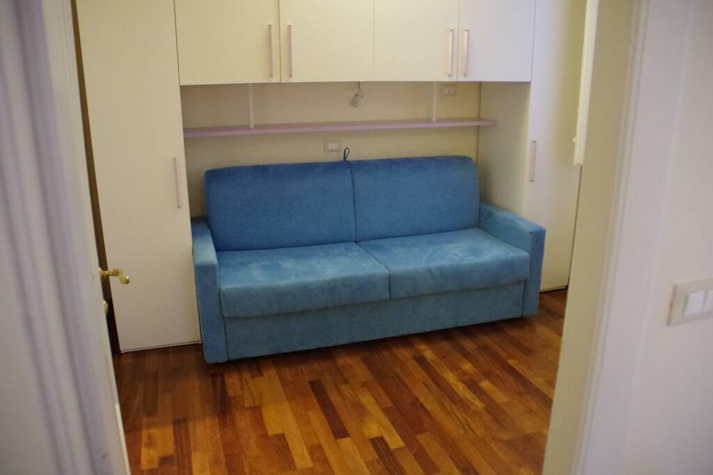 Soggiorno con divano letto matrimoniale