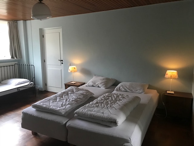 Საძინებელი 6 ცალკე საშხაპითა და ტუალეტით