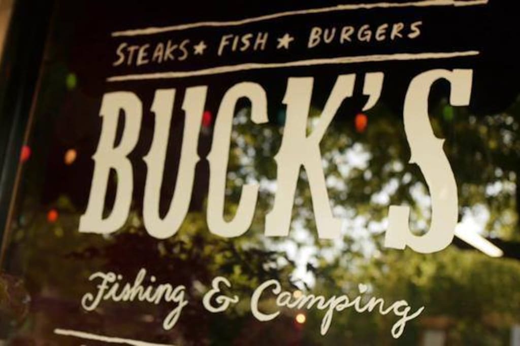Buck's Fishing & Camping adlı yerin fotoğrafı