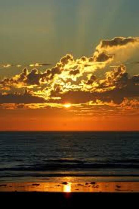 Great sunrise photography location along the boardwalk as the sun start to sparkle the beach!