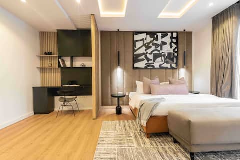 Extravagant 2 bed w/Pool & Gym