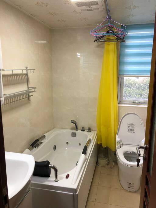 主卧卫生间 bathroom1
