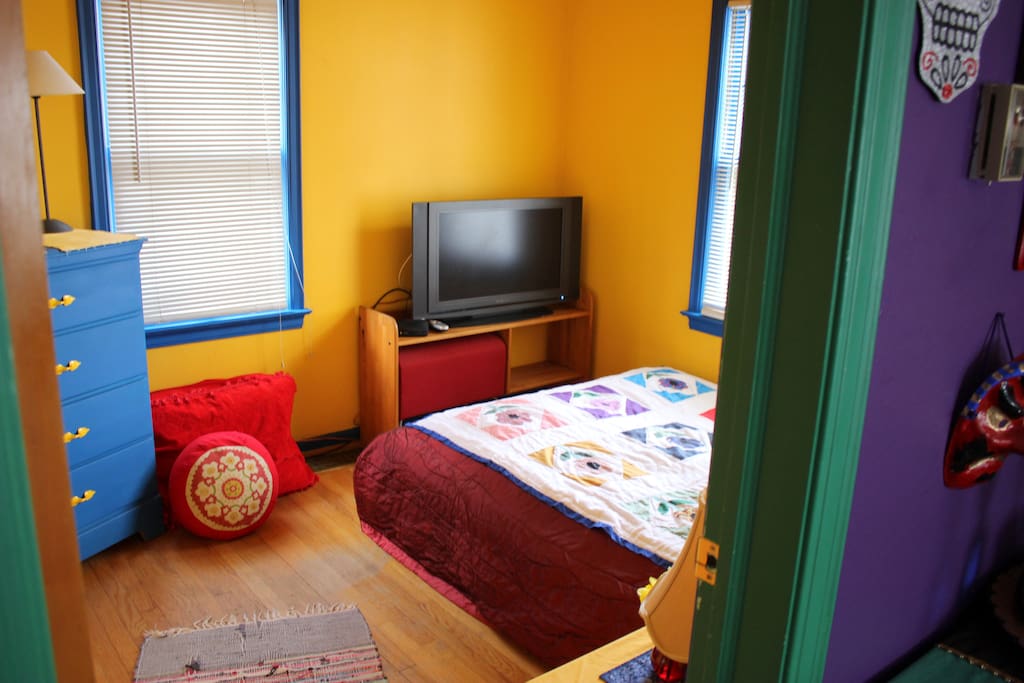 Airbnb guest room! Newer furniture, new paint