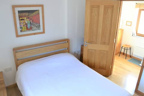 Modern apartment in town centre