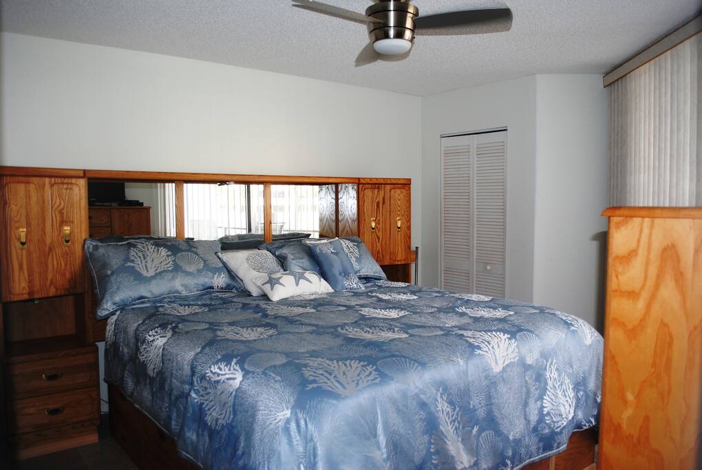 Bedroom #1 King sized bed with 100% Egyptian Cotton sheets.