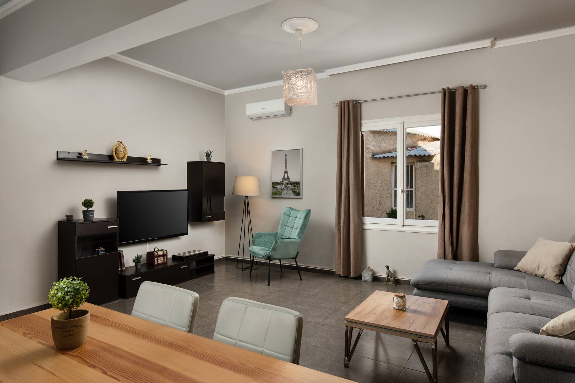 Steps away from city's beach Apt 2