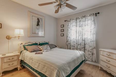 Cozy room in Midtown