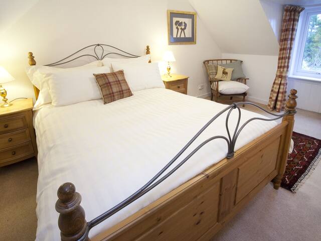 Waterside Cottage With Sea View Houses For Rent In Broadford