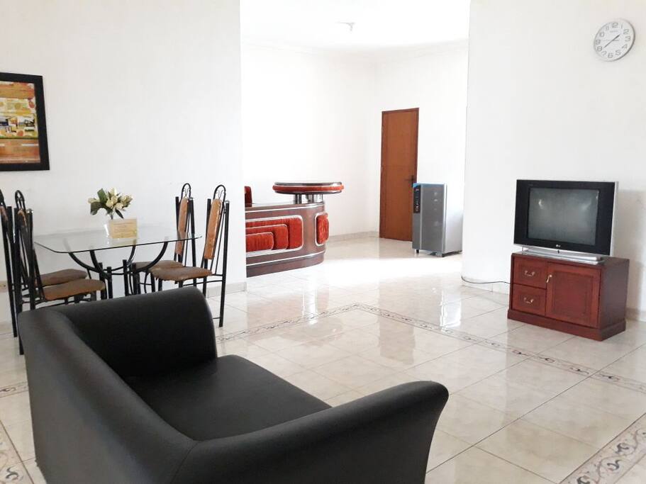 ruang keluarga dan sekitarnya