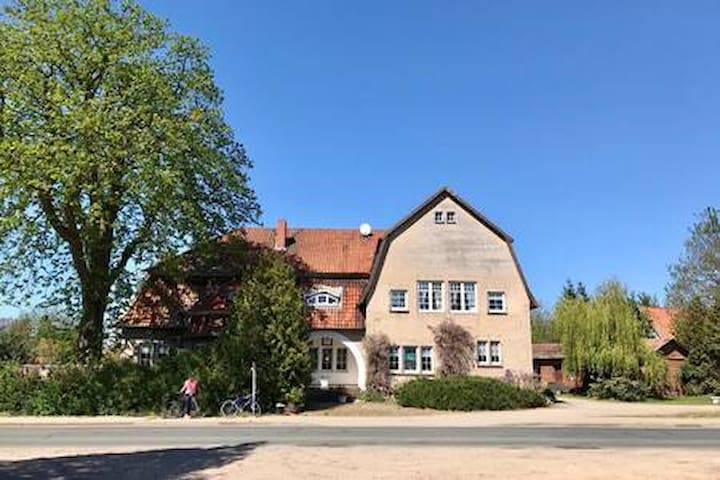 Sehr schönes großes Zimmer