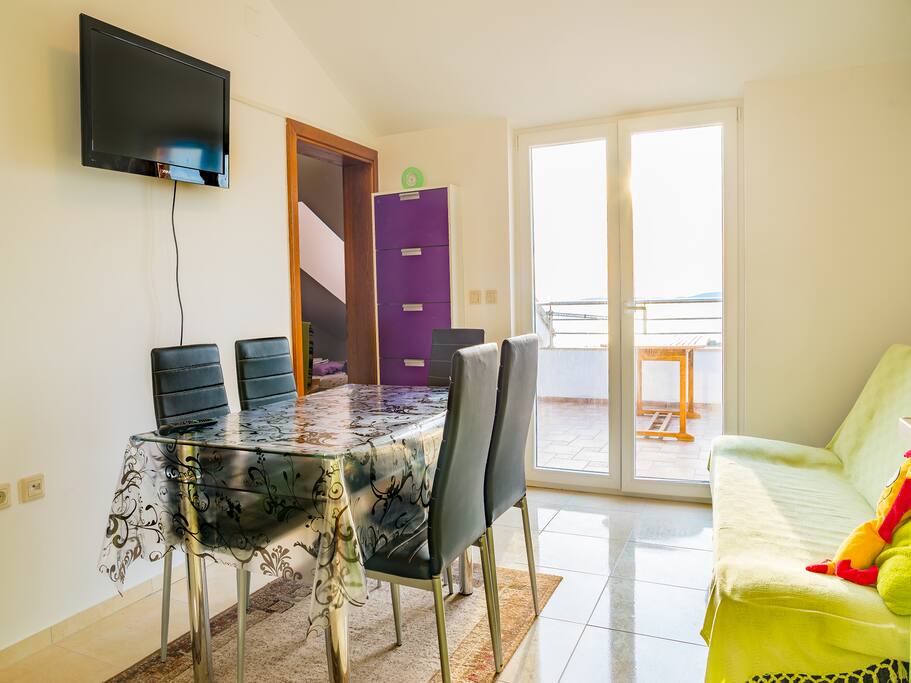 Living area apt 1