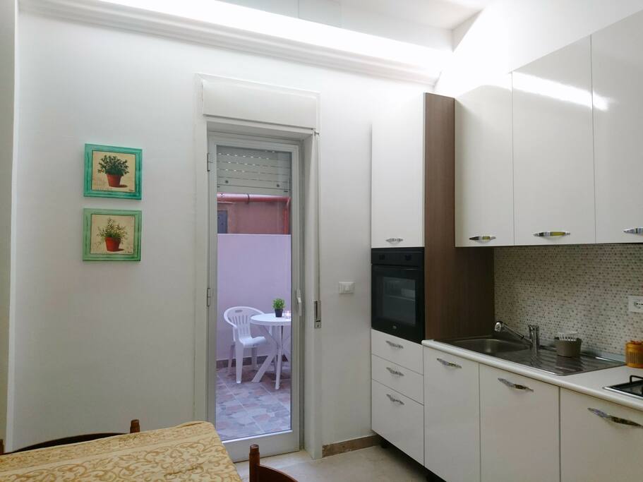 cucina e spazio esterno