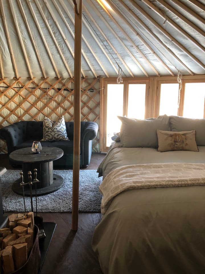 Drummond House - Unique Mongolian Yurt Getaway - Algonquin Provincial Park