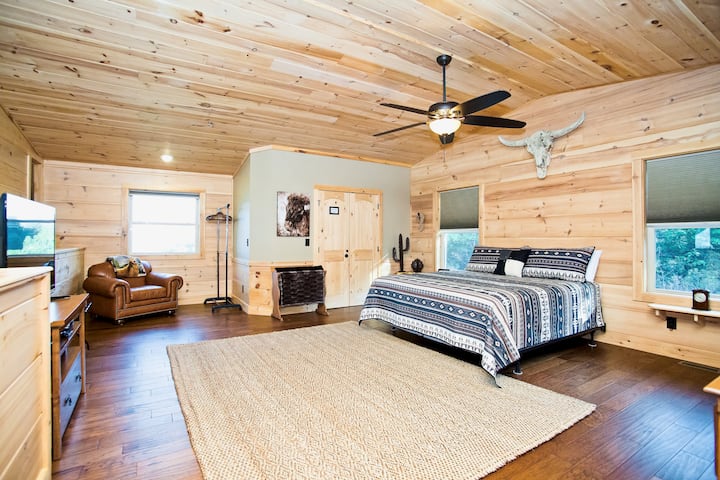 Master Bedroom Third Floor with King Size Bed and Twin Size Bed, (1 of 5 Bedrooms)