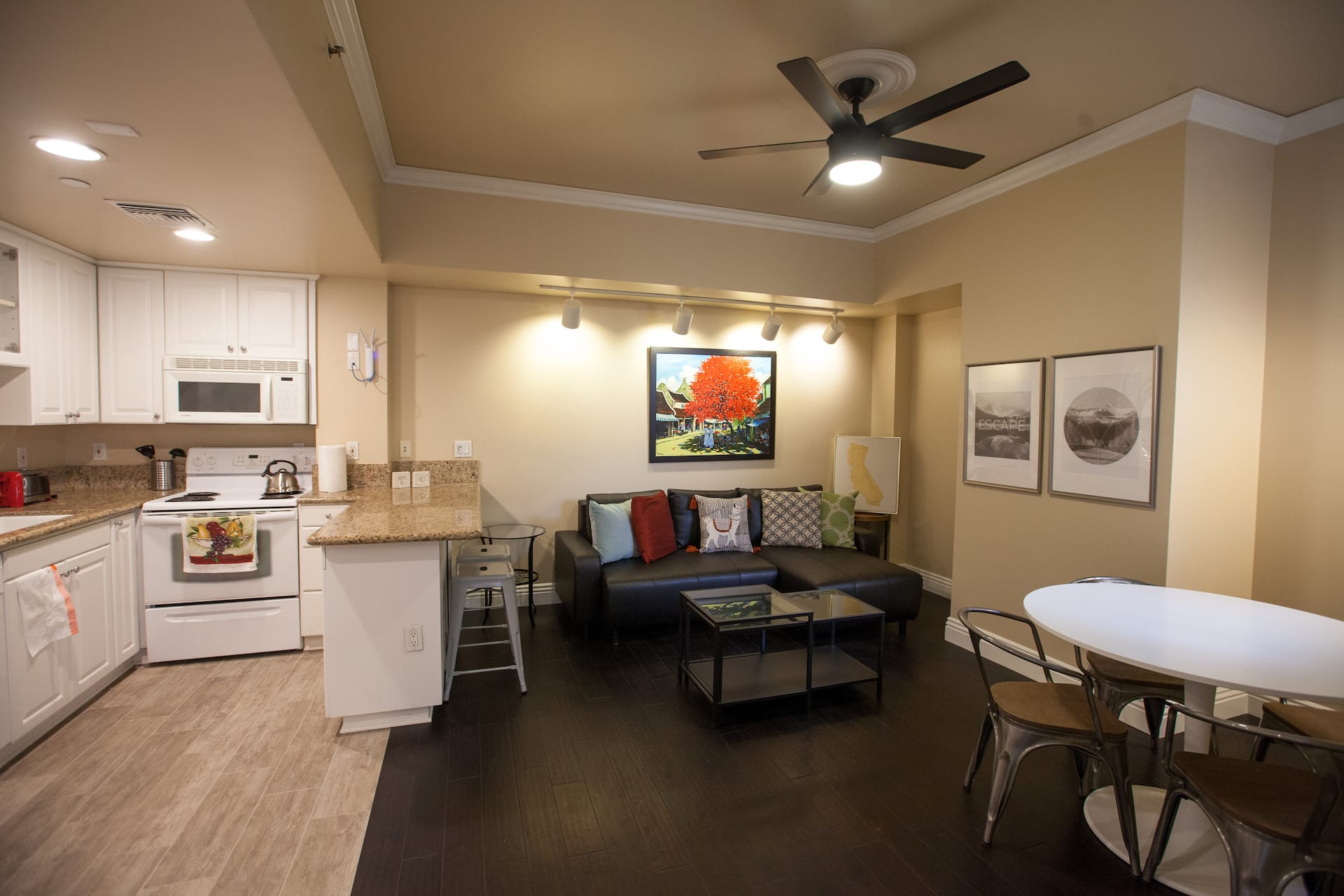 1 Bdrm in Gorgeous Historic Bldg near Disneyland!