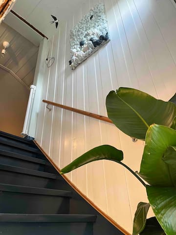 Koselig og nyrenovert loftsleilighet med parkering gallery image 2