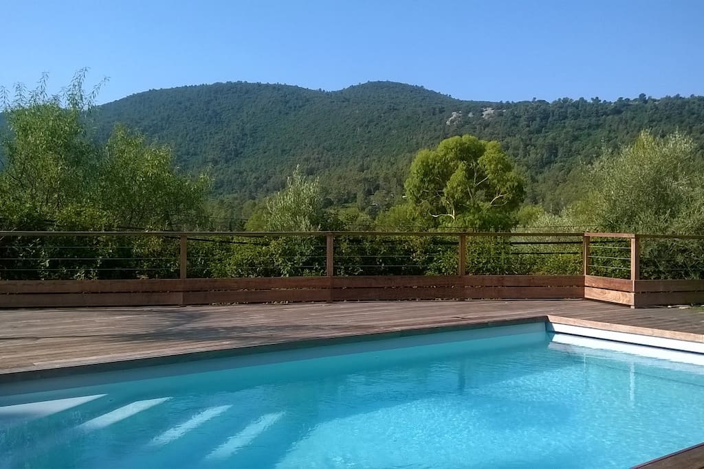Appartement T2 calme et en rez-de-jardin - Solliès-Toucas의 빌라에서 살아보기, Provence-Alpes-Côte dAzur, 프랑스