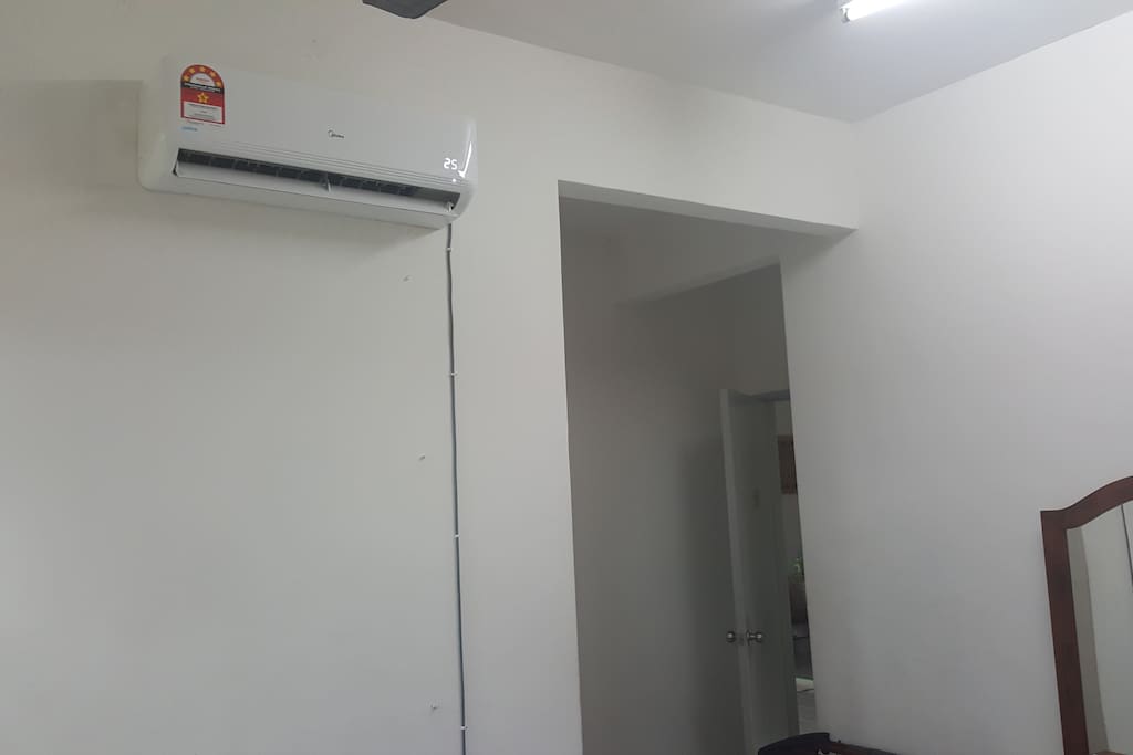 Master Bedroom (Air Condition)