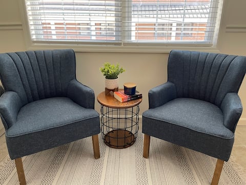 Comfortable Downtown Apartment