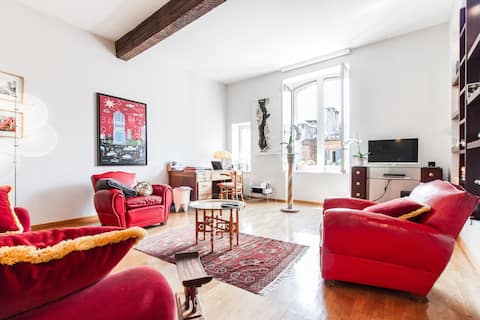 Top Airbnb: Air-conditioned duplex, historic center, Carmes. in Haute Garonne
