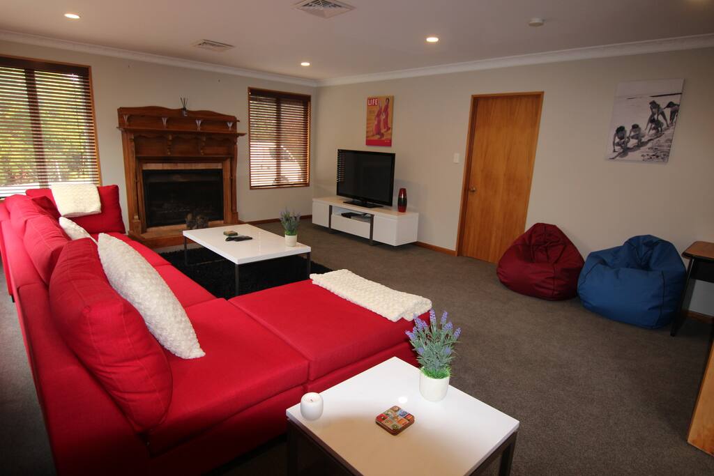 Lounge Ready to go with large TV and Sky. Also another TV for Gaming