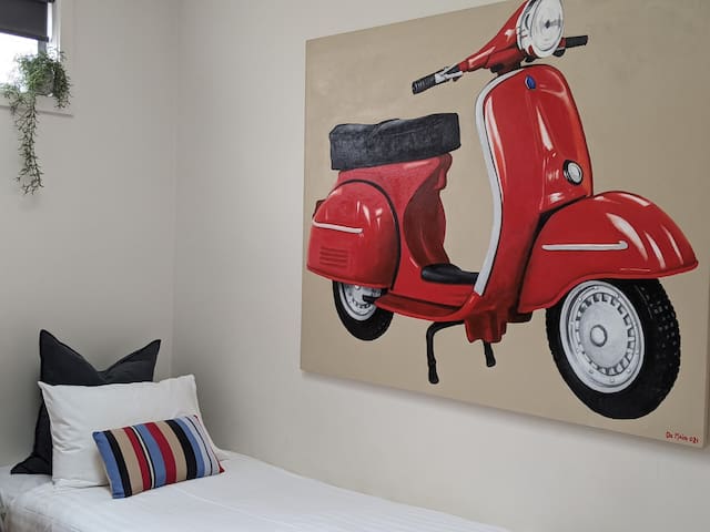 Comfortable, Spacious, Central Apartment & parking gallery image 5