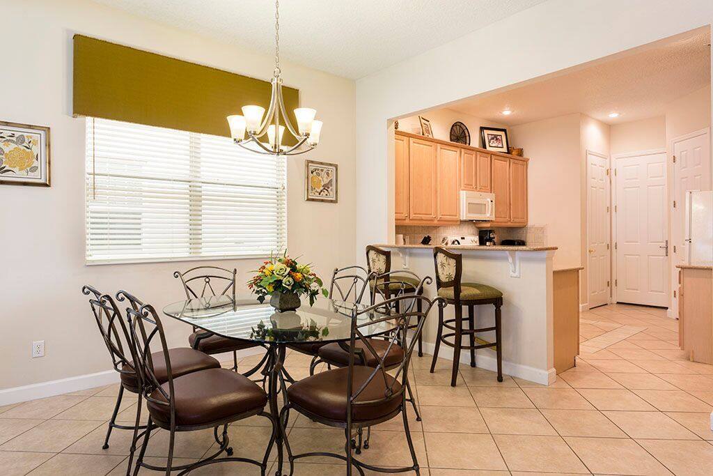 Chair,Furniture,Dining Room,Indoors,Room