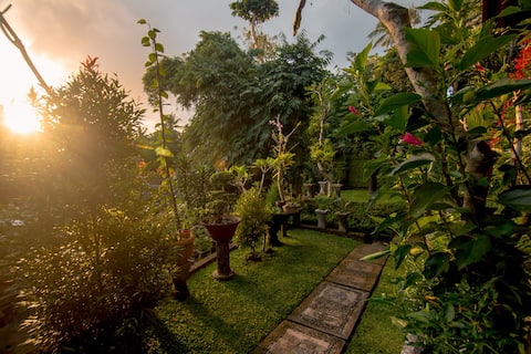 Ubud Wins Bungalow, Balinese Genuine Service