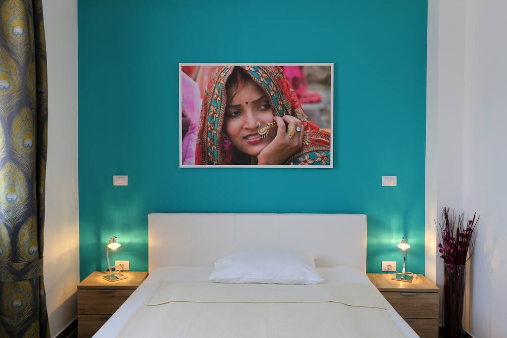 The size of the bed: 160 x 200