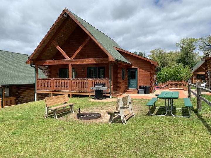 Villa Jellystone/3Bears ATV Trails, Water Park Cabins for Rent in