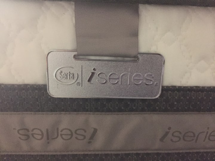 Colchón nuevo de tamaño completo y almohadas ultracómodas