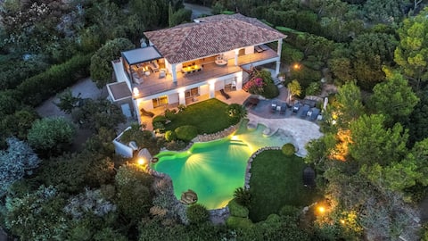 Villa with exceptional views, Cala-Rossa estate