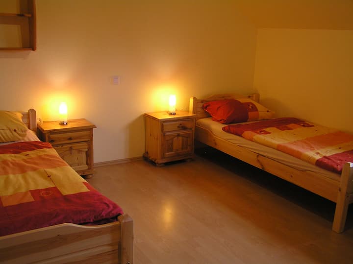 غرفة نوم ثانية/غرفة نوم ثانية 1/ حجم كل 0.90 × 2.0 متر