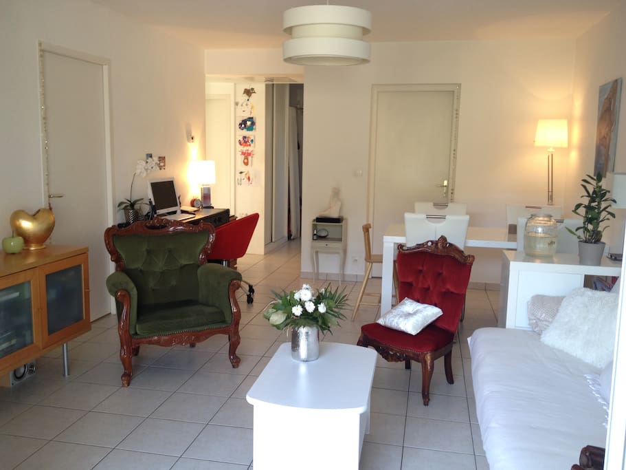 Côté salon avec TV