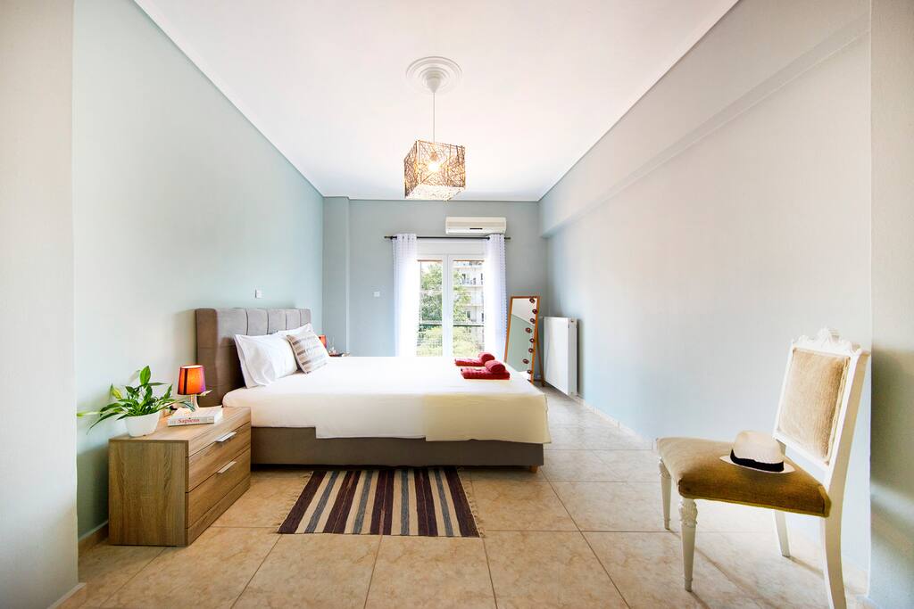 Main bedroom, airconditioned