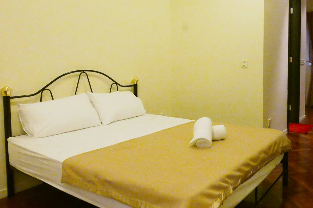 Clean bedsheets and towels