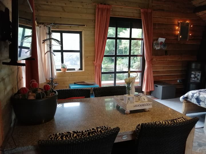 Romantic Chalet A/d Maas, With Enclosed Backyard - Alankomaat