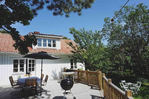 Cozy archipelago house with large garden