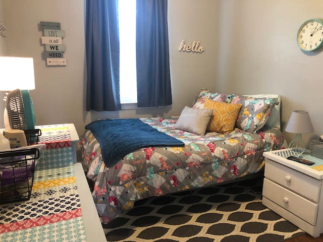 Bright and quiet Private Bedroom Near New Orleans