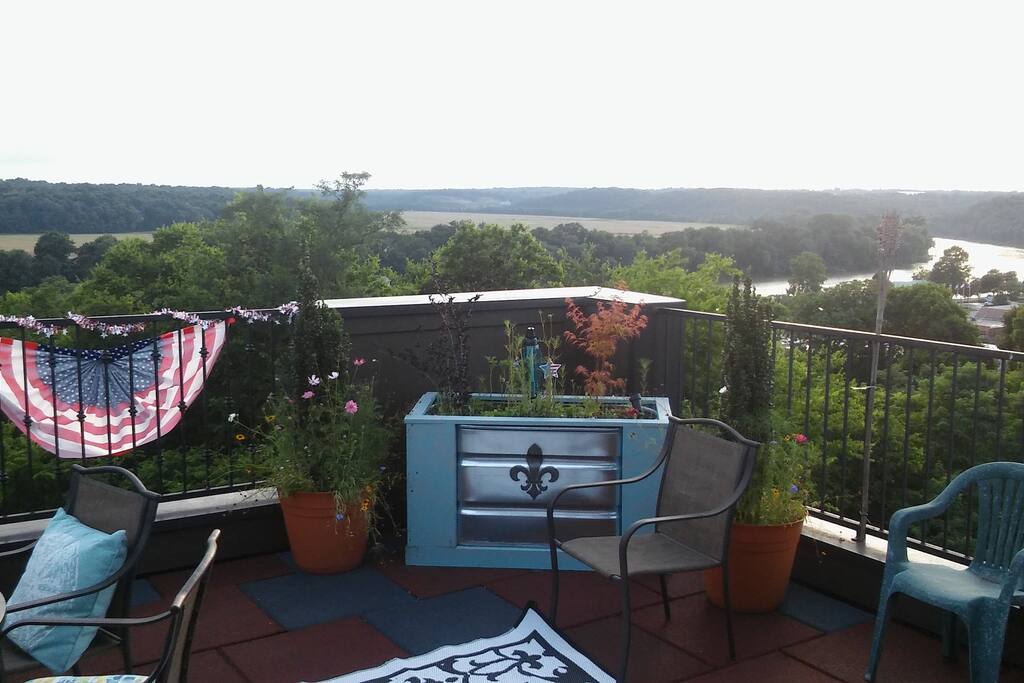 views of the Cumberland river!