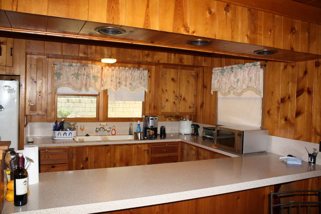 Kitchen (refrigerator, coffee machine, microwave, stove/oven, pots/pans, dishware)