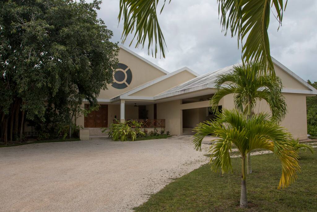 Fachada Principal de la Casa