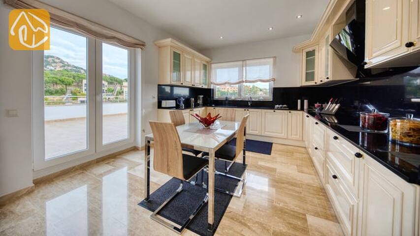 ♥ CostaCabana – Villa Madison ♥ Close to center gallery image 5