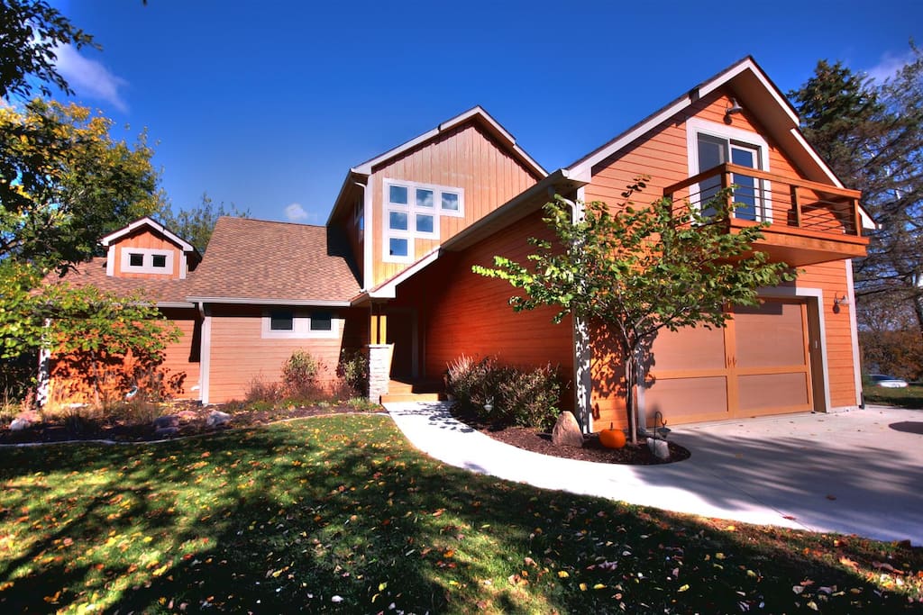 'Neptune' at Lake Panorama, Iowa... Luxury lakefront home - Sleeps up to 16 guests