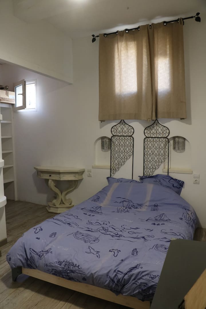 chumba cha kulala, chenye eneo la kuning 'inia