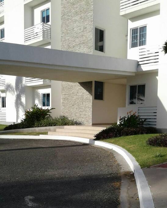 Entrada del edificio ( Entrance of the Building)